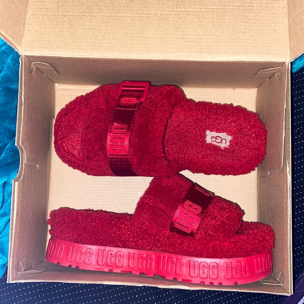 UGG FLUFFITA SIZE 7 (WOMEN)